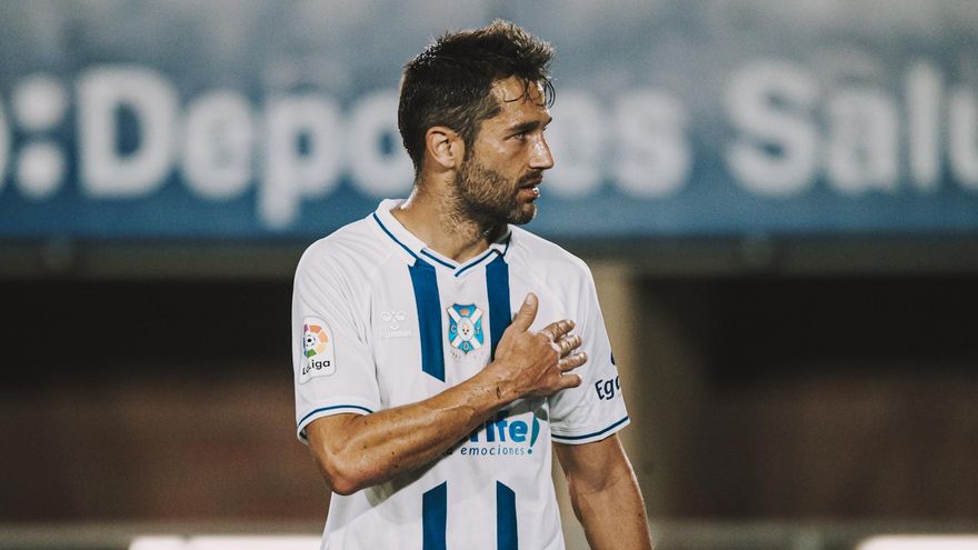 Aitor Sanz renueva con el Tenerife hasta 2025