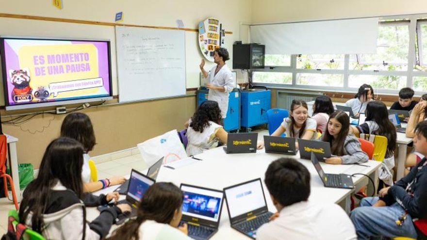 Especialistas alertan por el deterioro cognitivo si no se “alfabetiza” la IA en el sistema educativo