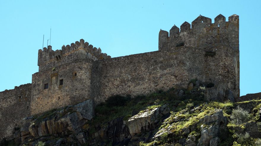 Castillo de Luna, en Alburquerque (Badajoz), cuyo proyecto de transformación en hospedería de lujo no llegó a ejecutarse
