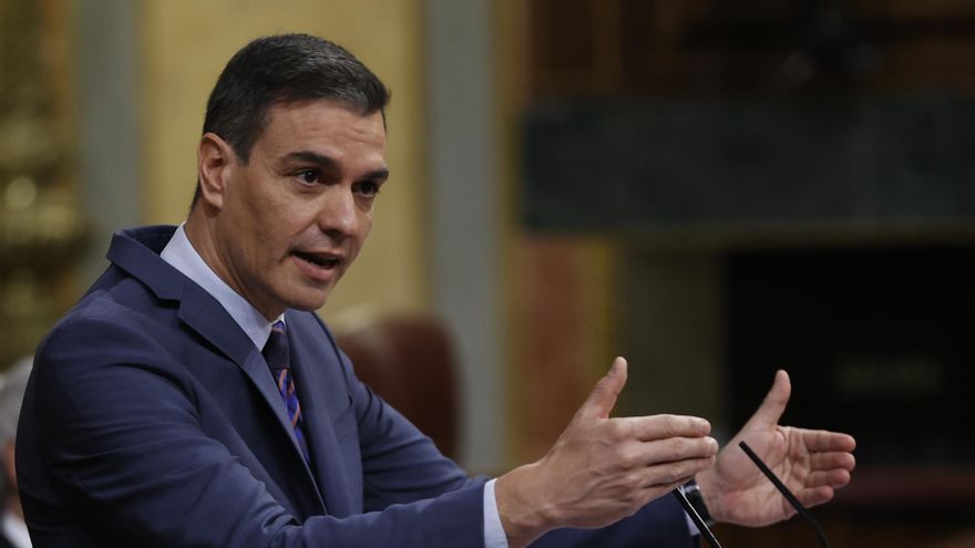 El presidente del Gobierno, Pedro Sánchez, durante su comparecencia este miércoles ante el pleno del Congreso para informar de las conclusiones del Consejo Europeo, la Cumbre de la OTAN y las relaciones con Marruecos. EFE/Chema Moya