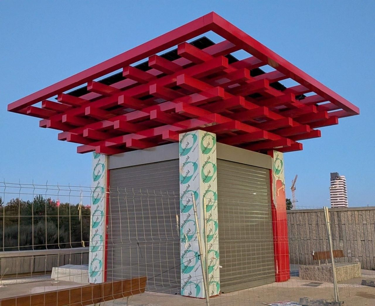 Caseta de información del Chinatown de Usera, en construcción en Madrid Río