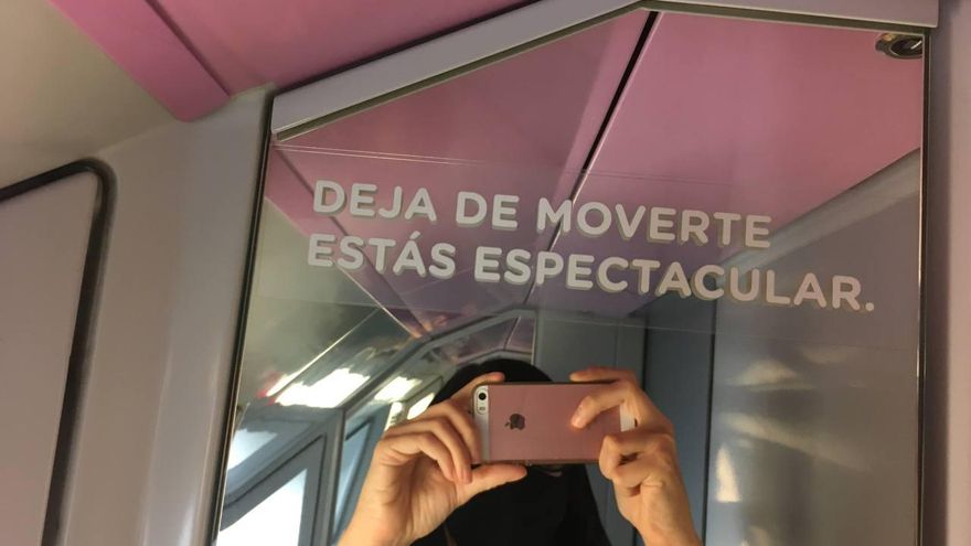 Mensajes en los espejos del baño