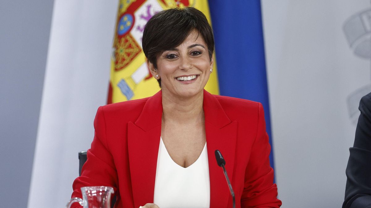 La ministra de Vivienda y Agenda Urbana, Isabel Rodríguez, durante la rueda de prensa tras la reunión del Consejo de Ministros. EFE/ Rodrigo Jiménez