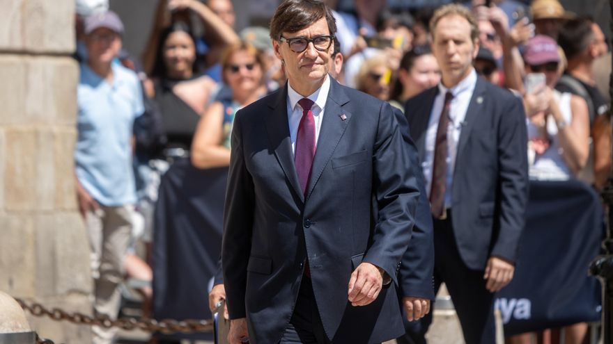 El nuevo president de la Generalitat de Cataluña, Salvador Ila, a su salida de la toma de posesión como president de la Generalitat