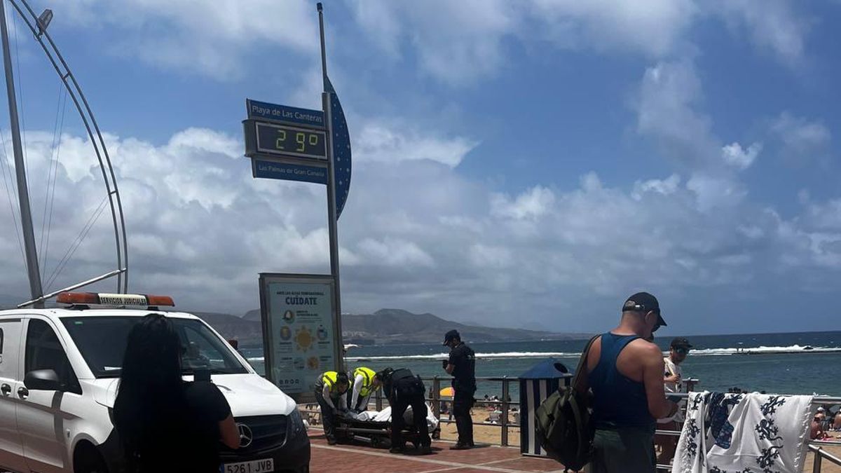 Rescatado un cadáver en la playa de Las Canteras, Gran Canaria