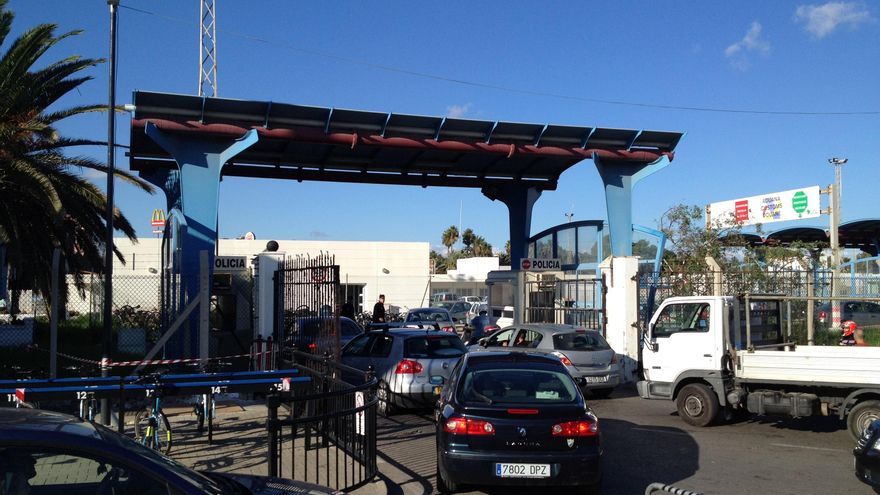 Moreno cita a los alcaldes del Campo de Gibraltar para valorar el pacto del Brexit sin haber cumplido su plan para la Verja