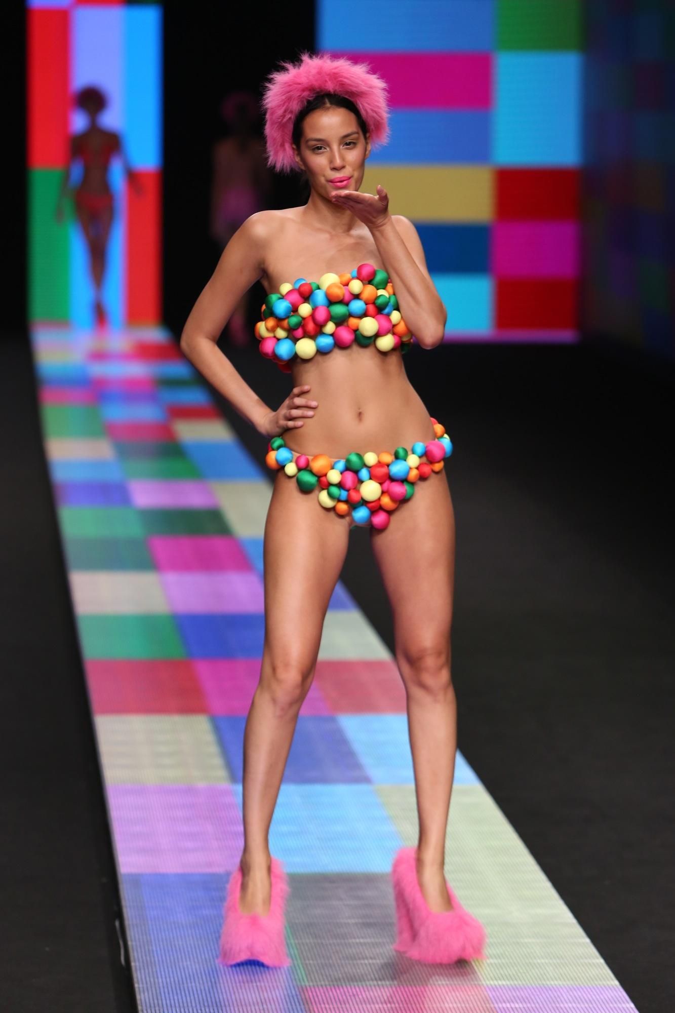 Desfile de Ágatha Ruiz de La Prada en GCModaCálida (Alejandro Ramos)