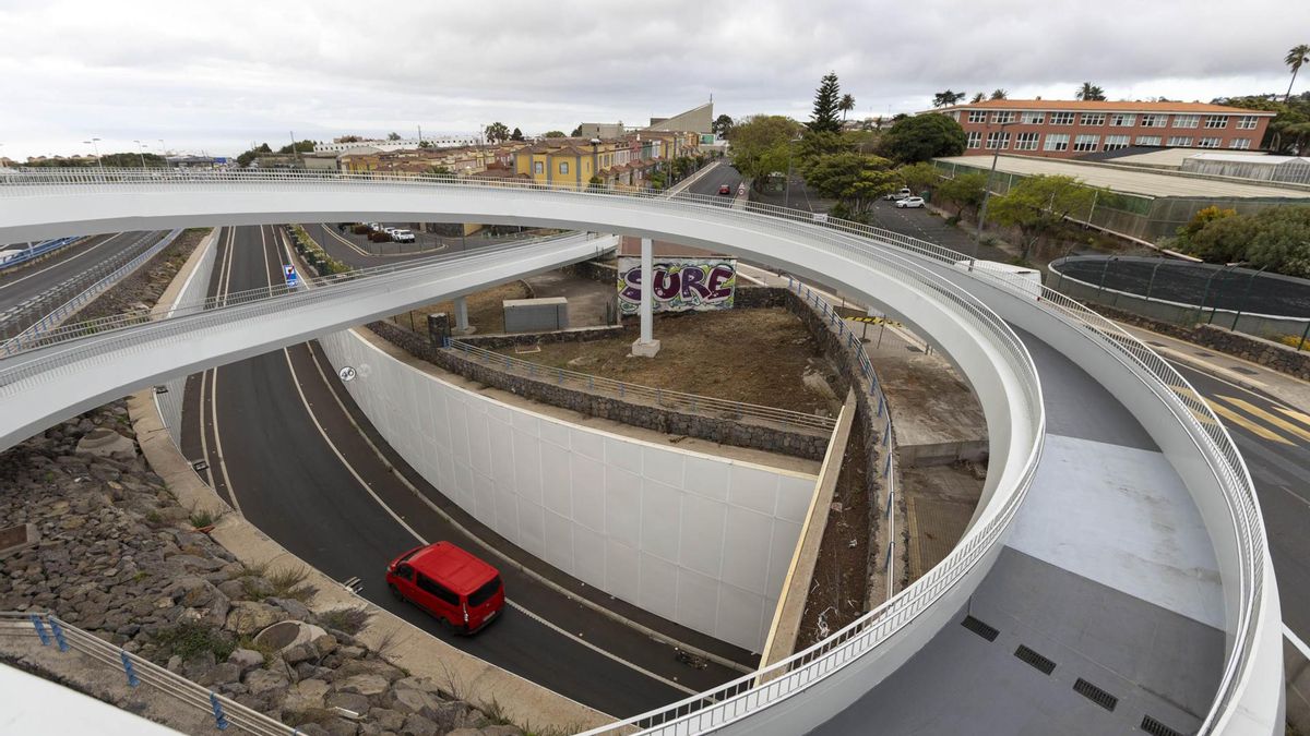 La pasarela del Padre Anchieta abre al público tras cinco años de obras, retrasos, sobrecostes y una inversión de más de 13 millones
