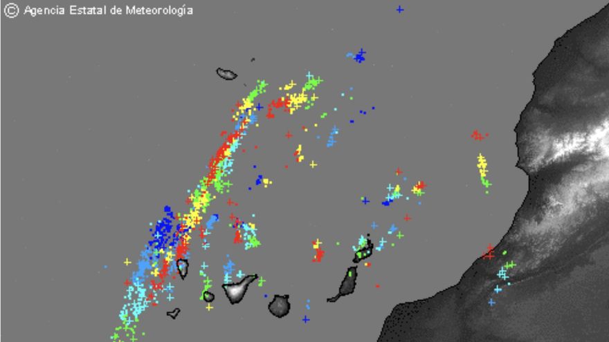 Caen más de 1.800 rayos en Canarias en apenas seis horas