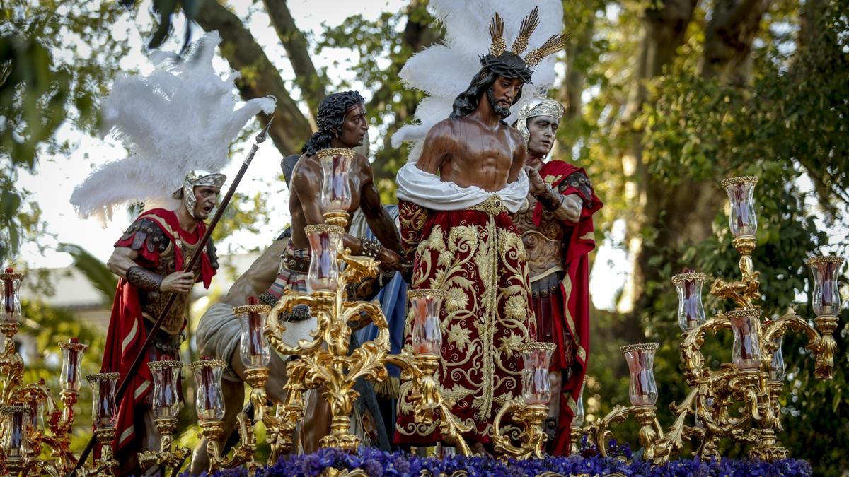 Salida procesional de la Hermandad de la Esperanza, en imágenes