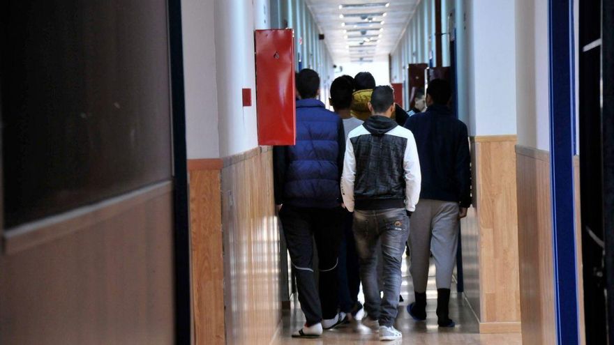 Las claves del 'caso Siglo XXI': cómo el dinero para menores migrantes acabó en viagra, sesiones de belleza y restaurantes