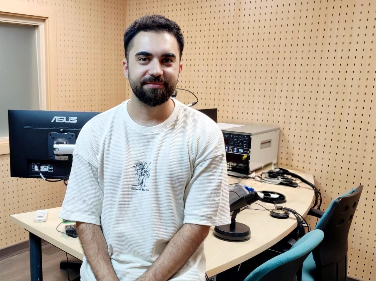 Ángel, de 29 años, se muda a Madrid desde Alicante para empezar un máster 