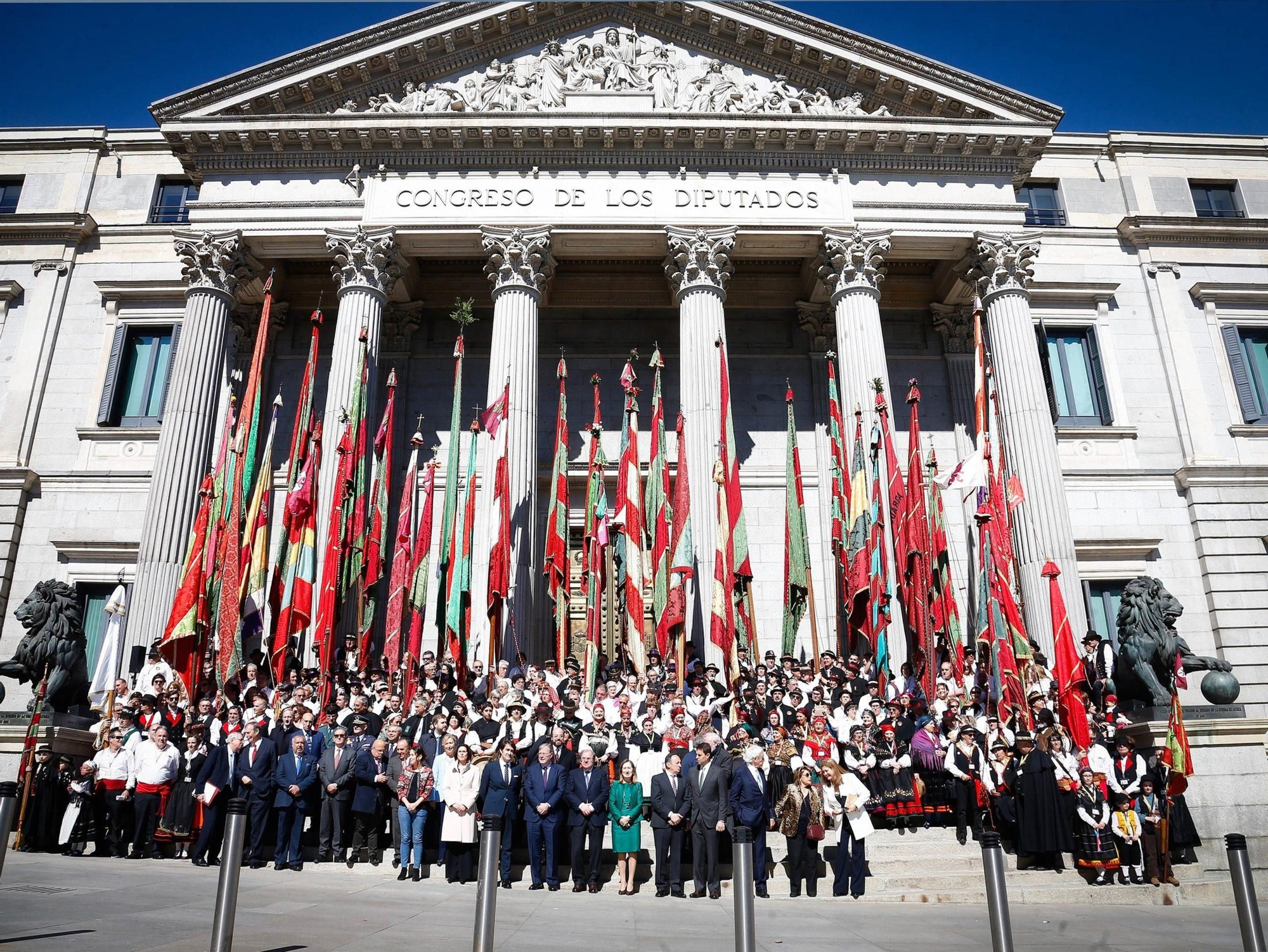 Pendones en el Congreso de los Diputados en el homenaje a la Cuna del Parlamentarismo en 2019.