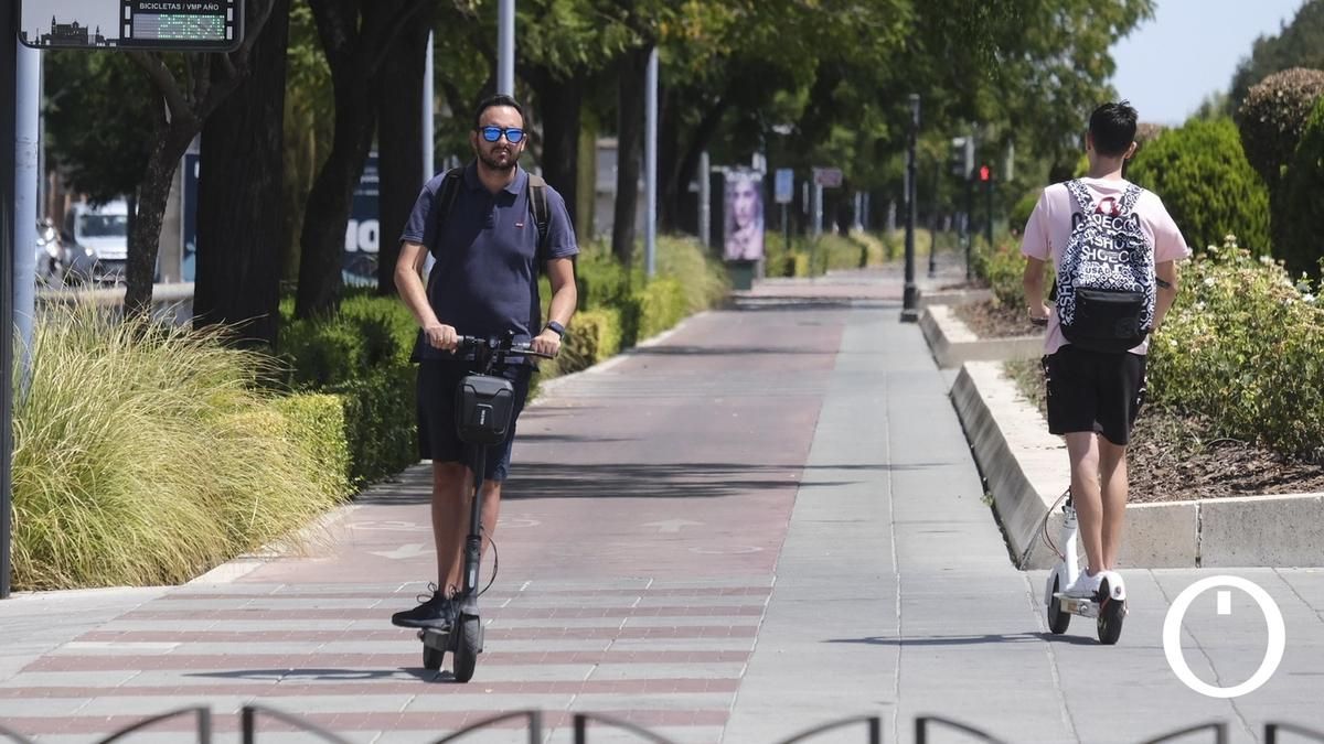 Herida una persona tras el atropello de un turismo a un patinete en el Vial