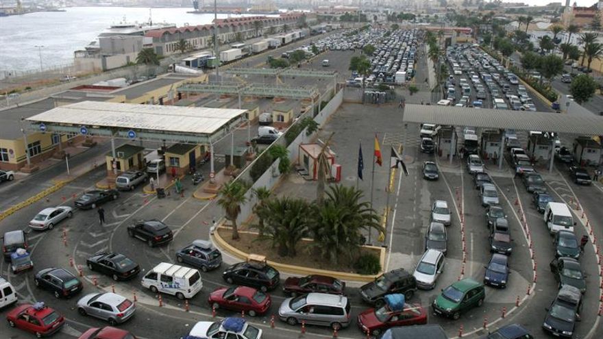 Una pasajera gana 20.000 euros por ser la número 20 millones en el paso del Estrecho