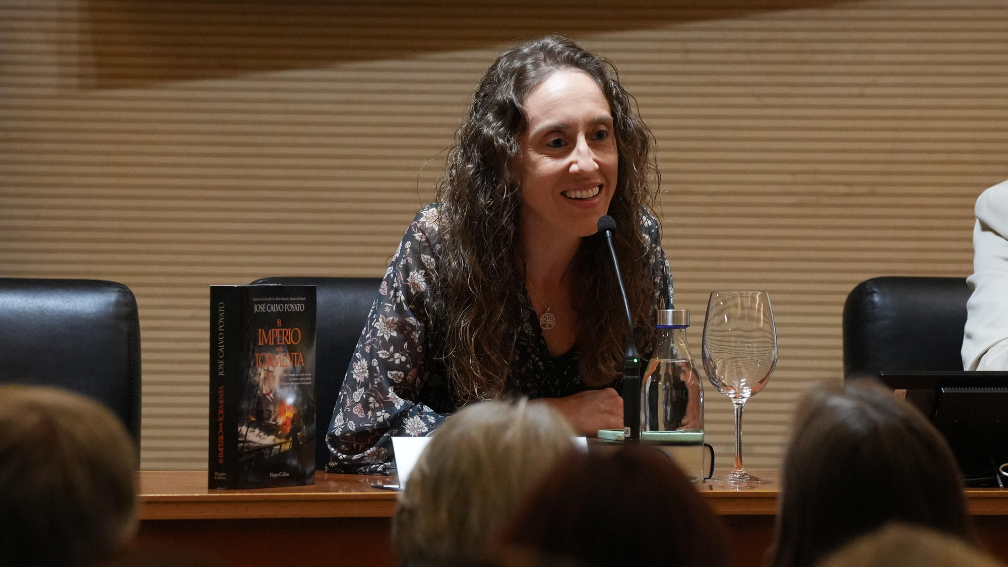 José Calvo Poyato presenta su novela ‘El Imperio en la Tormenta’ en el Colegio de la Abogacía de Córdoba, junto al decano Carlos Arias