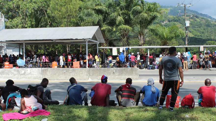 Migrantes haitianos montan un campamento en la ciudad mexicana de Cancún
