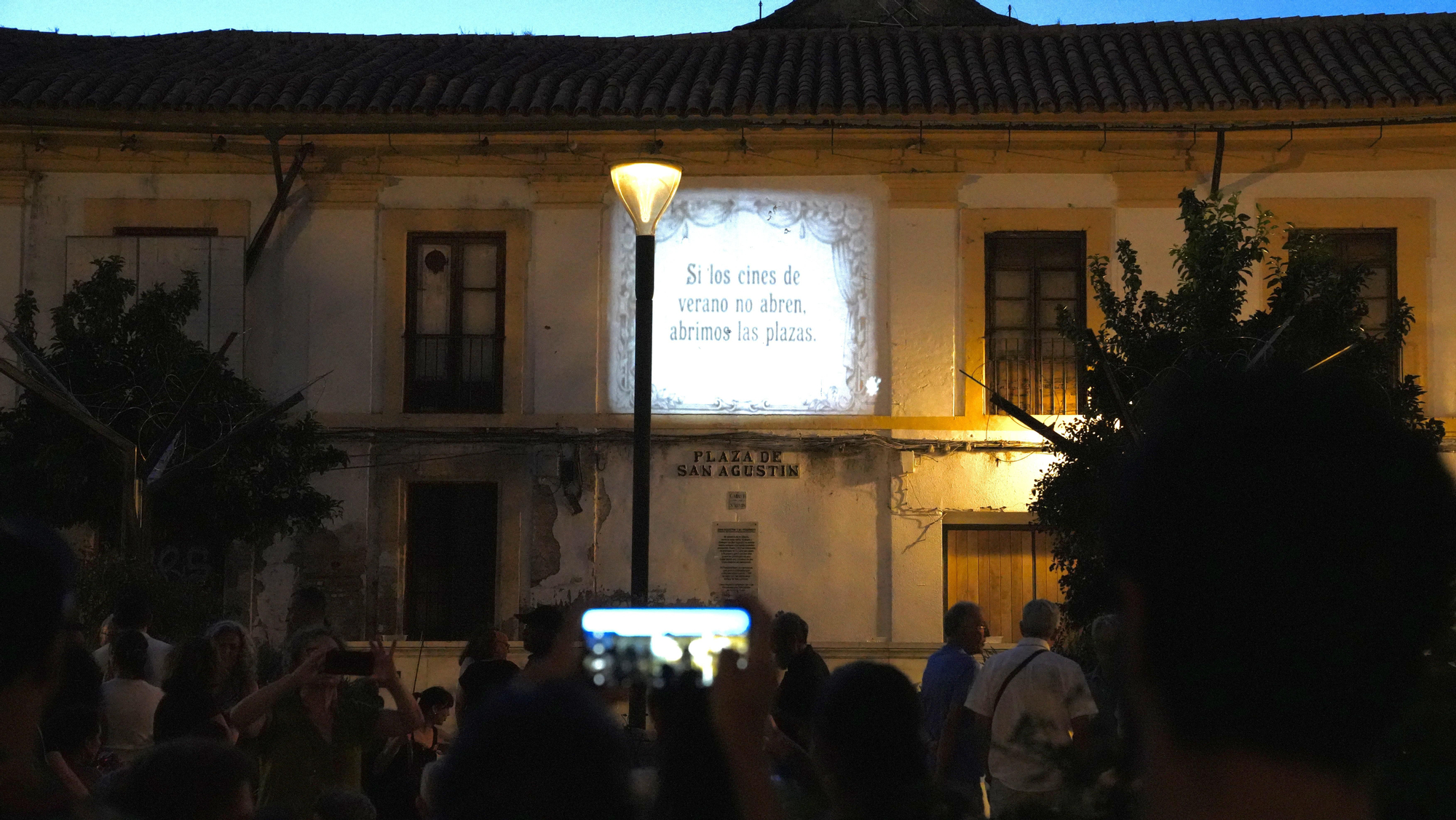 Proyección de cine simbólica en la plaza San Agustín