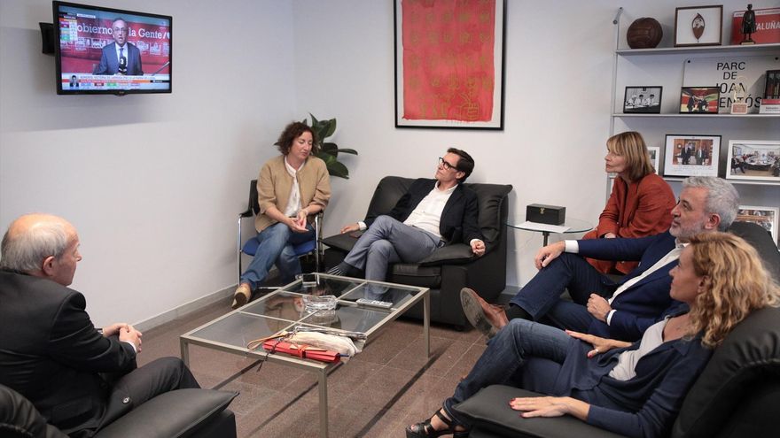 El PSC de Salvador Illa sigue los resultados electorales de este domingo.