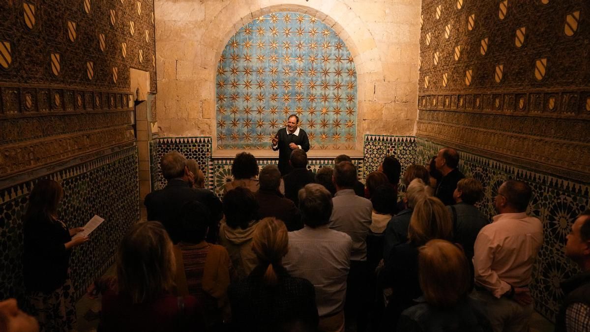 La visita teatralizada ‘Los secretos de la Capilla de San Bartolomé’, en imágenes