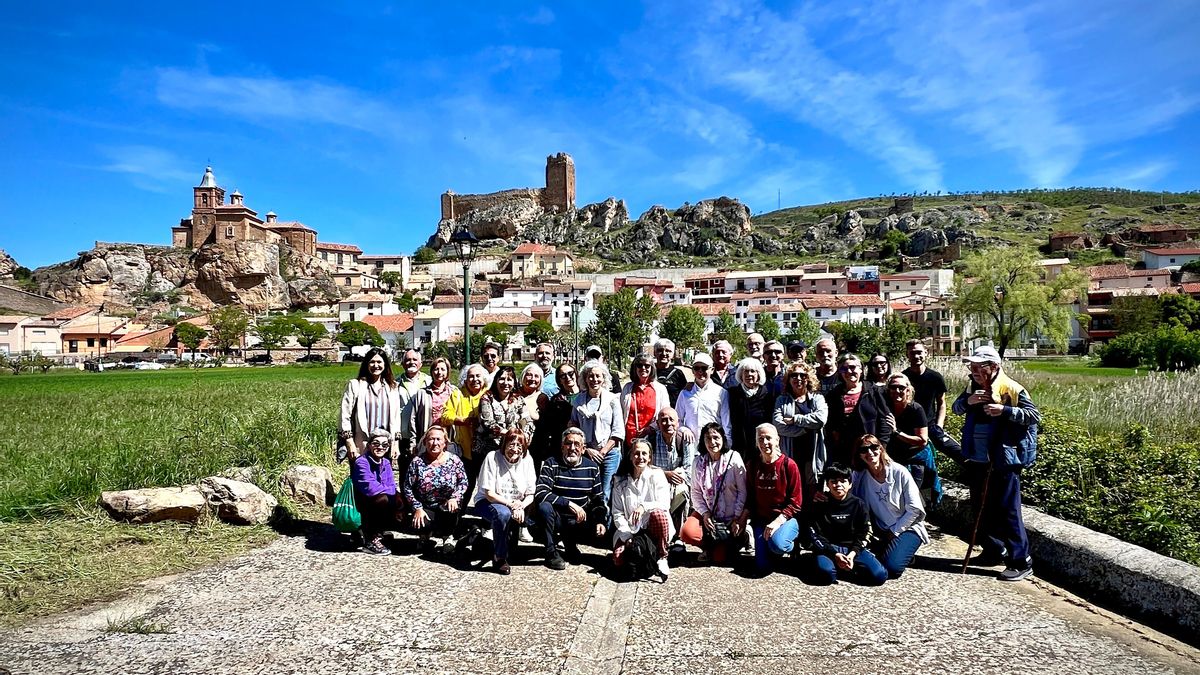 Los familiares de Eduardo Arguedas acompañados por vecinos de Berdejo