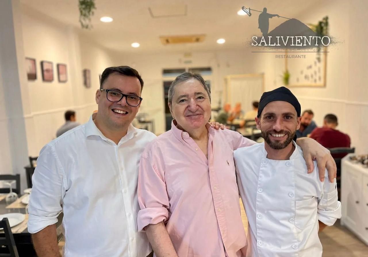 David y Pepe Bouzon con jefe cocina saliviento