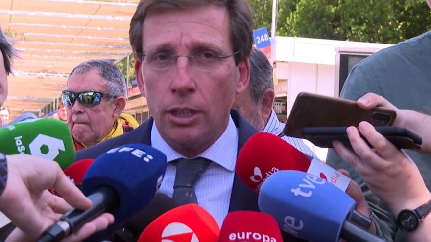 José Luis Martínez-Almeida en la inauguración de la Feria del Libro