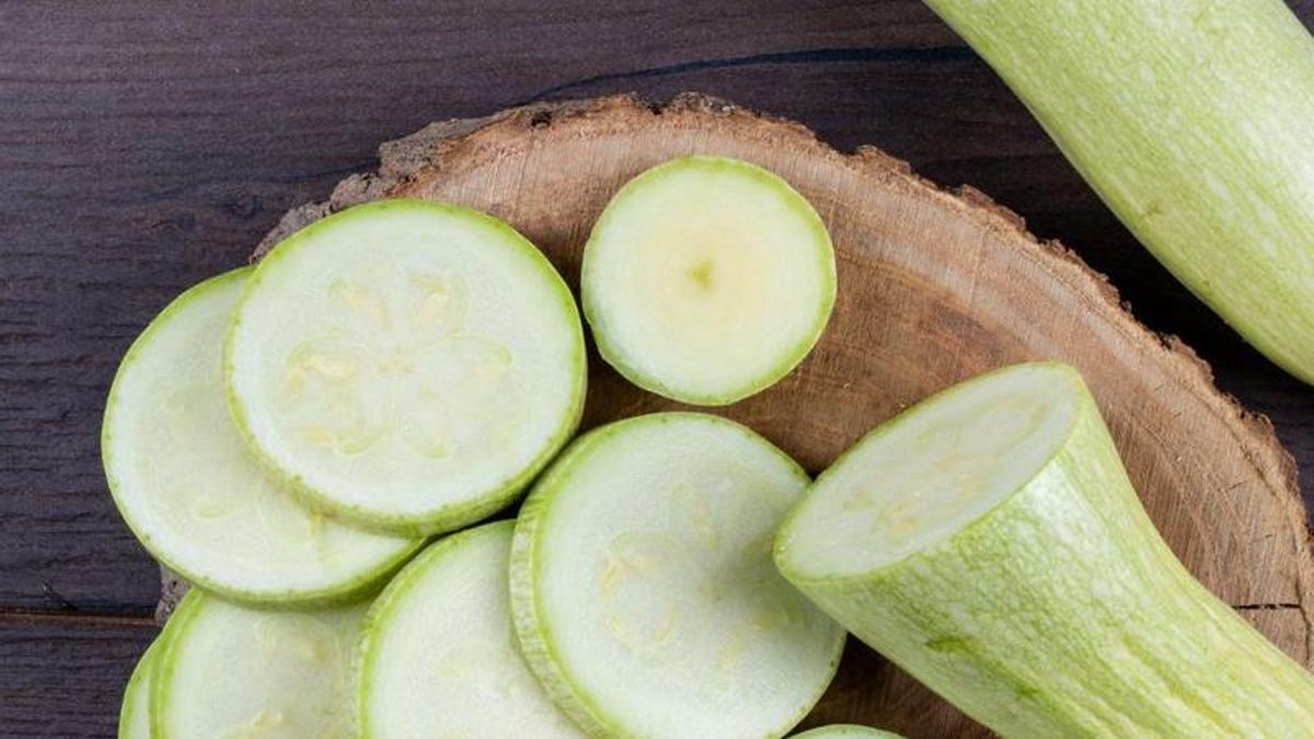 La sal ayuda a eliminar el agua del calabacín