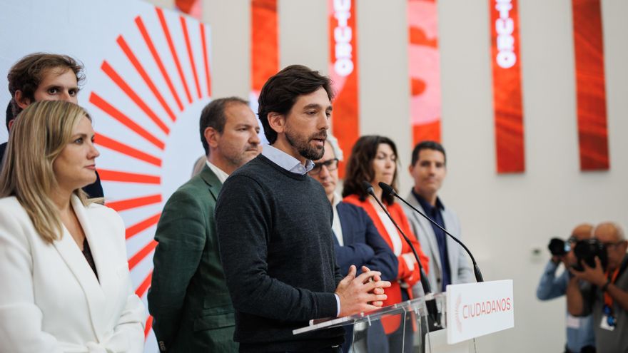 El secretario general de Ciudadanos, Adrián Vázquez, interviene durante una rueda de prensa tras la reunión del Comité Nacional de Ciudadanos, en la sede nacional de Ciudadanos, a 30 de mayo de 2023, en Madrid (España).