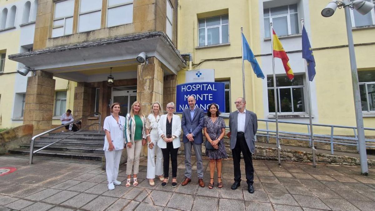 La consejera de Salud visita el hospital de Monte Naranco