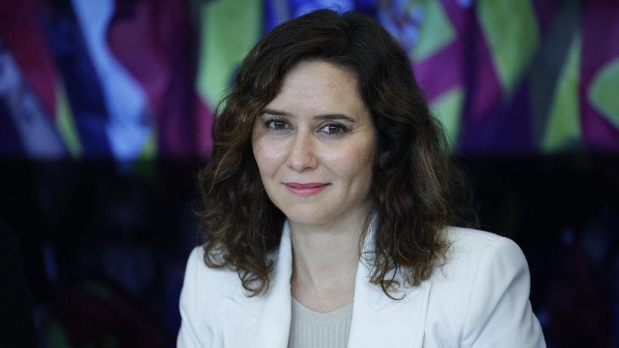 Ayuso condena la violencia pero defiende a quienes protestan "en favor de la democracia"