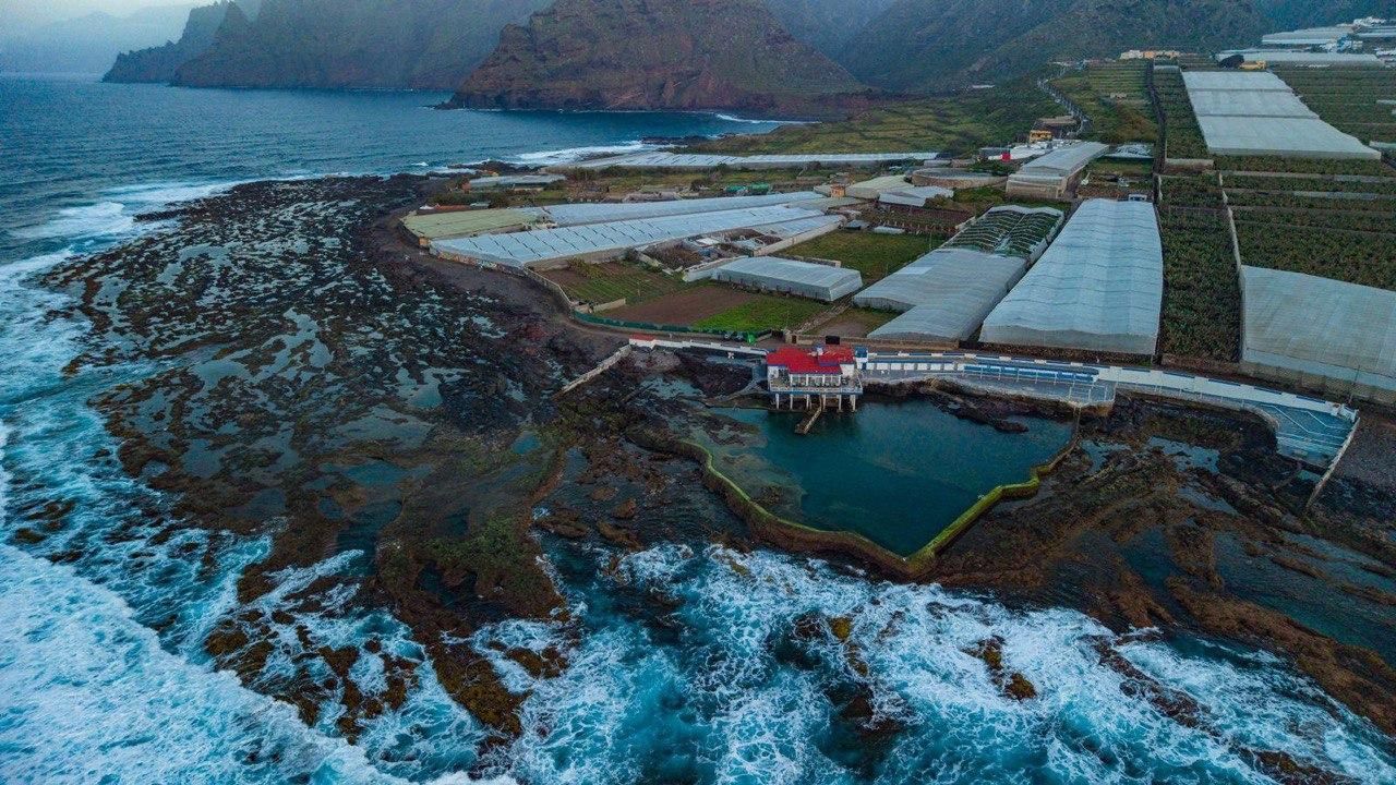 El club con la piscina privada, en el litoral de La Laguna.