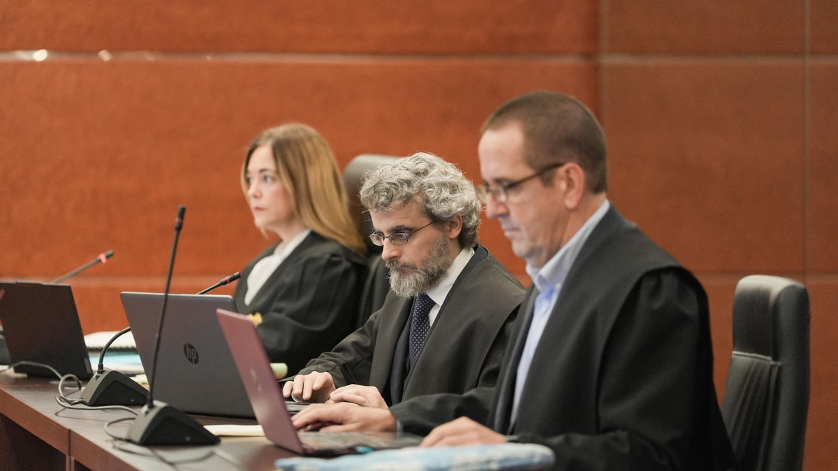 La fiscal y los abogados de ESK y LAB