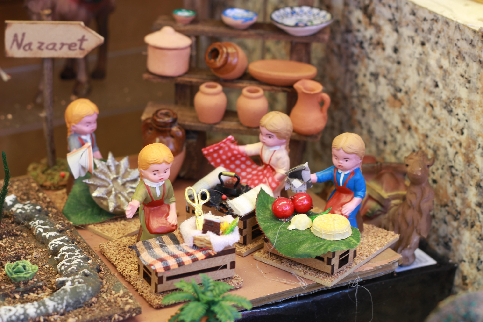 Recorrido puesto a puesto por la Navidad en la Plaza Mayor de Madrid