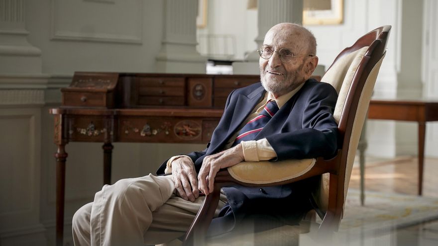 La entrega del Premio Cervantes a Álvaro Pombo, eje de la celebración del Día del Libro