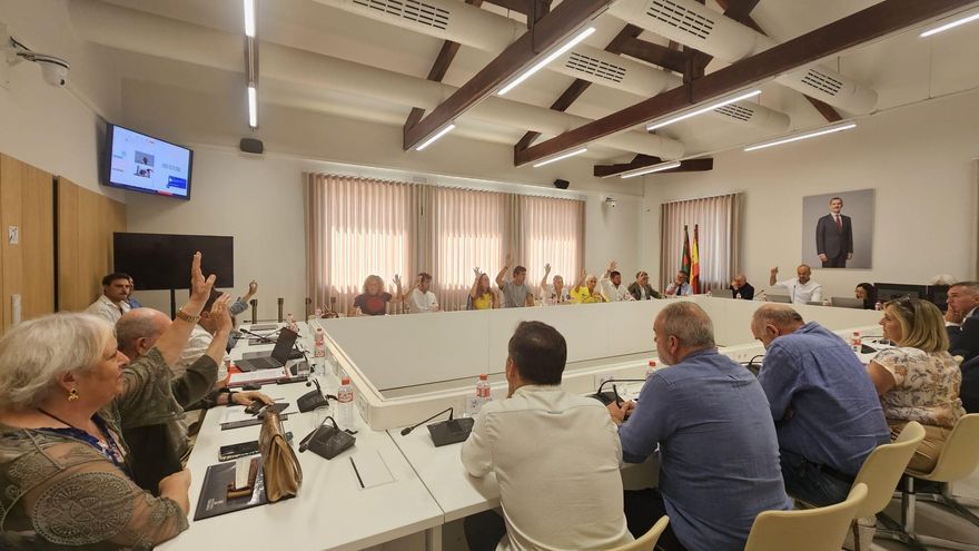 Pleno extraordinario en el edificio municipal de La Llama