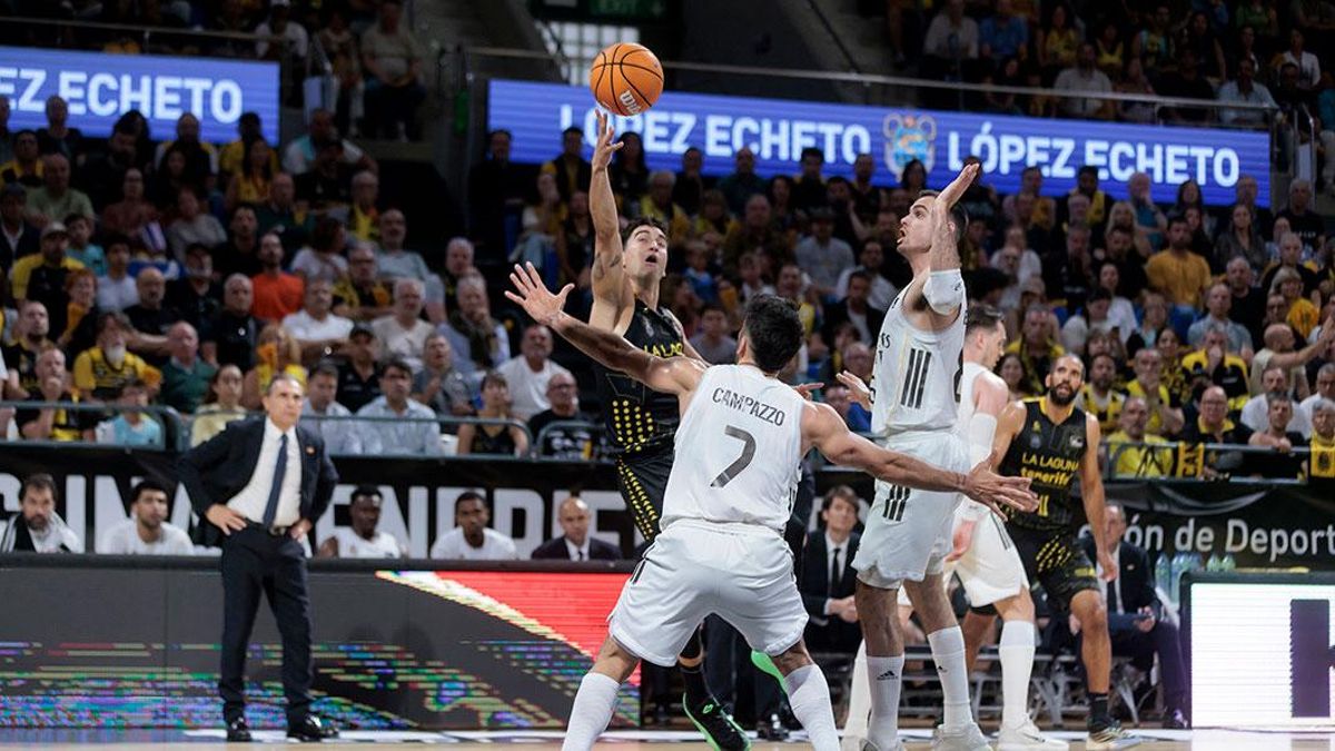 El Real Madrid impone su ley en el Santiago Martín