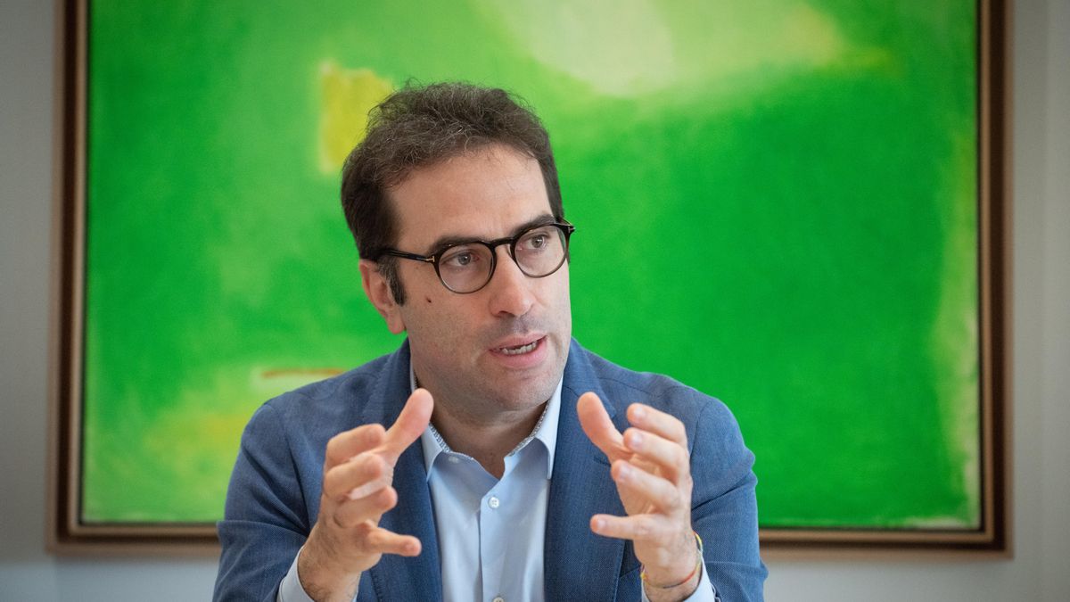 El ministro de Economía, Carlos Cuerpo, durante la entrevista con elDiario.es en el Ministerio.