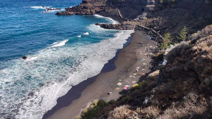 Una de las mejores playas de Tenerife se queda sin aparcamientos para sus visitantes