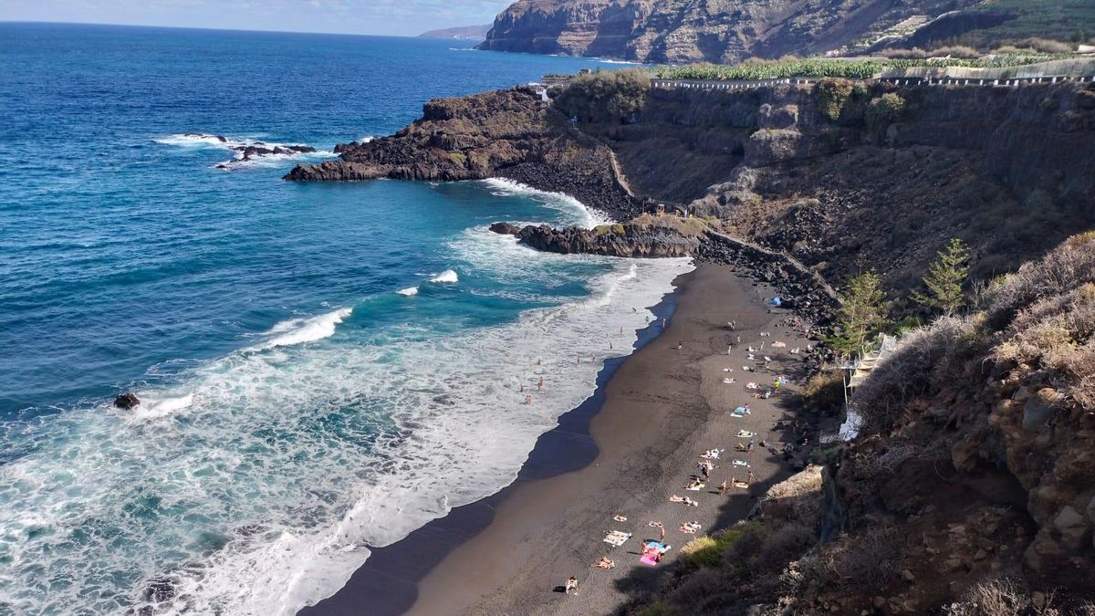 Una de las mejores playas de Tenerife se queda sin aparcamientos para sus visitantes