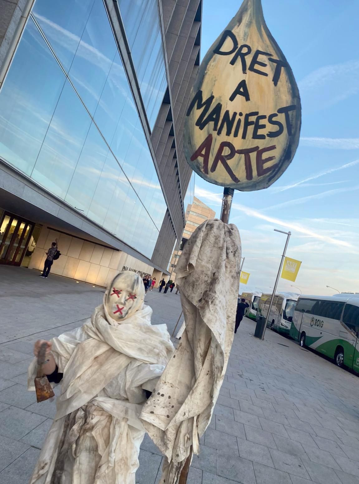 La acción de Menys turisme, més vida fue una llamada a “rechazar la turistificación de Mallorca con eventos culturales elitistas”.