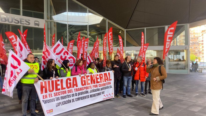 La huelga de autobuses en La Rioja sigue marcada por la denuncia de "servicios mínimos abusivos y amenazas"