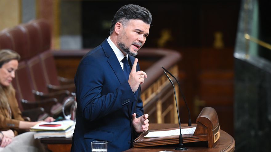 El portavoz de ERC en el Congreso, Gabriel Rufián, interviene durante una sesión plenaria en el Congreso de los Diputados.