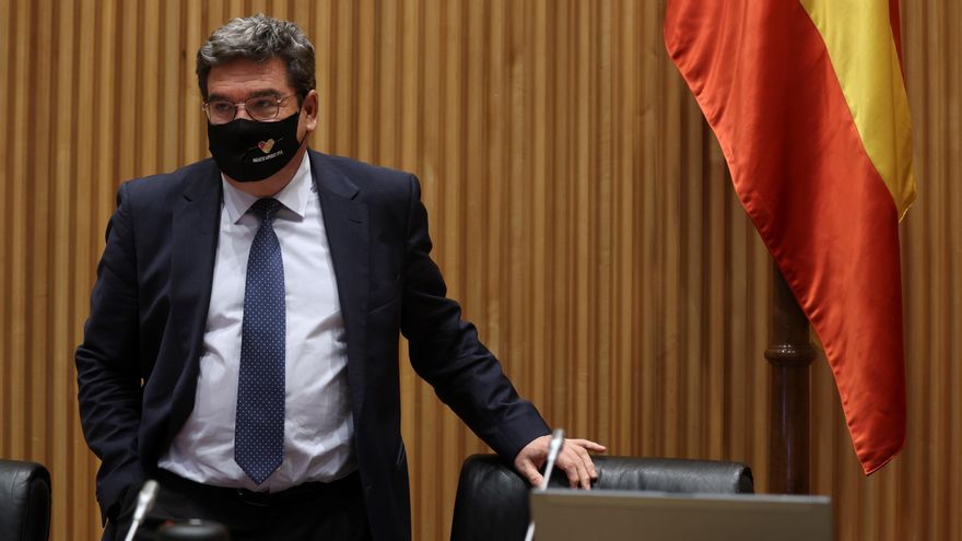 El ministro de Inclusión, Seguridad Social y Migraciones, José Luis Escrivá, comparece en la comisión parlamentaria del Pacto de Toledo para presentar el nuevo mecanismo de equidad intergeneracional de las pensiones pactado con los sindicatos sin el apoyo de la patronal. EFE/ Kiko Huesca
