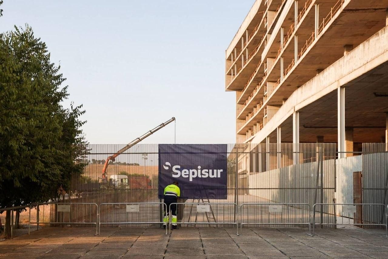 Inicio de las obras de la fachada del estadio