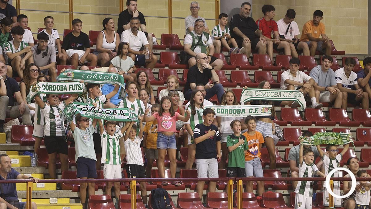 El partido amistoso del Córdoba Patrimonio contra el Jaén FS, en imágenes