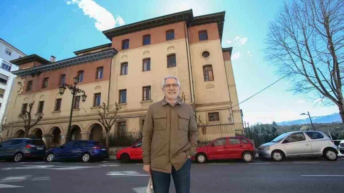 Gaspar Llamazares o la otra forma de hacer política: las propuestas de IU sobre Oviedo en un podcast