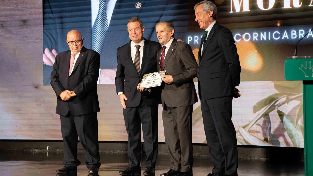 Entrega del premio a Andrés Gómez Mora DOP MONTES DE TOLEDO