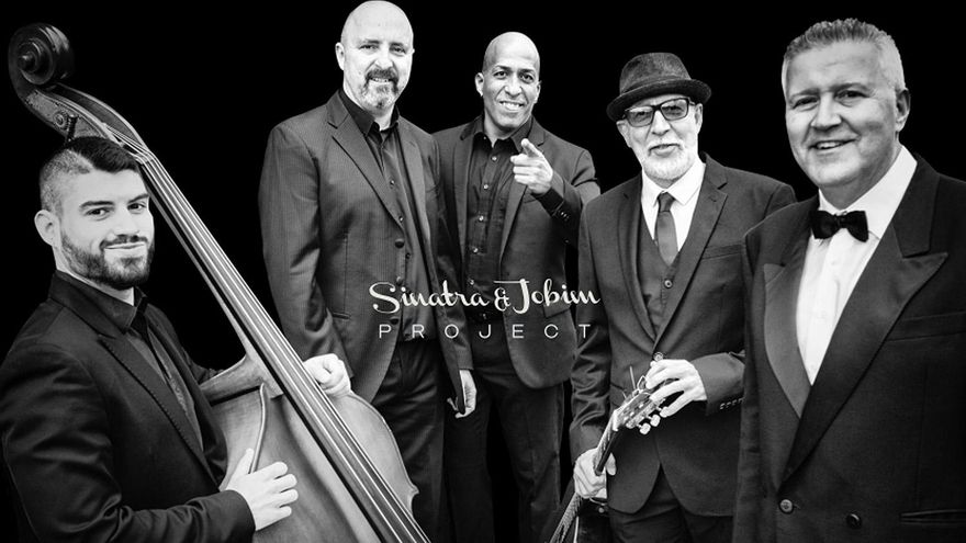 Antonio Cuesta, el sinatra español, a la derecha en esta foto con todos los músicos.