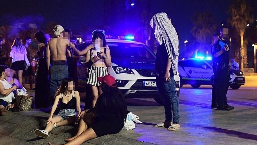 Barcelona endurece las sanciones y recurre a la ley mordaza para acabar con los botellones